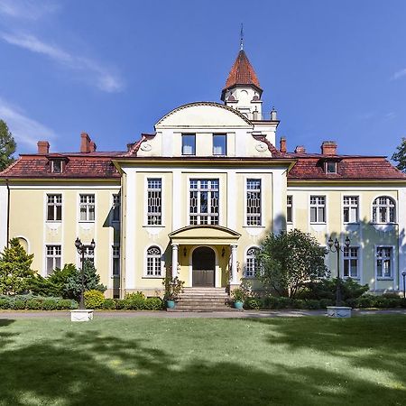 Palac Nieznanice Zabytek Goscinny Ze Spa Exterior foto
