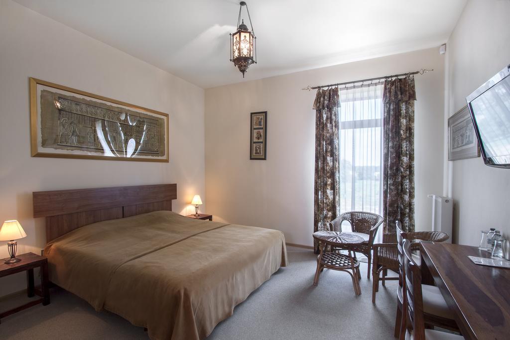 Palac Nieznanice Zabytek Goscinny Ze Spa Zimmer foto