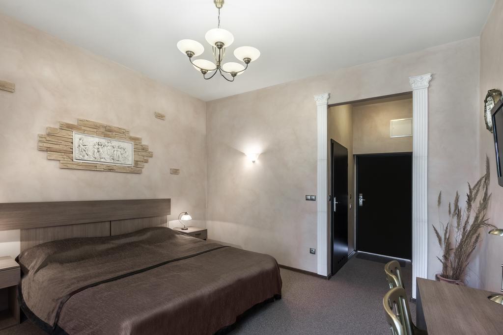 Palac Nieznanice Zabytek Goscinny Ze Spa Zimmer foto