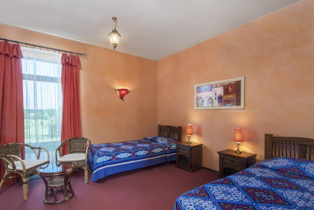 Palac Nieznanice Zabytek Goscinny Ze Spa Zimmer foto