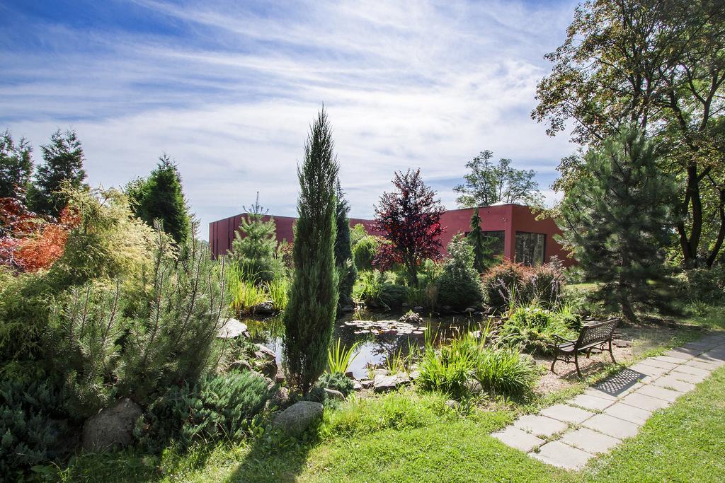 Palac Nieznanice Zabytek Goscinny Ze Spa Exterior foto