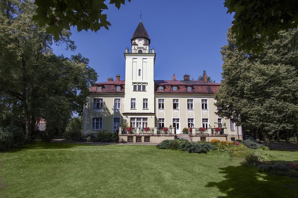 Palac Nieznanice Zabytek Goscinny Ze Spa Exterior foto