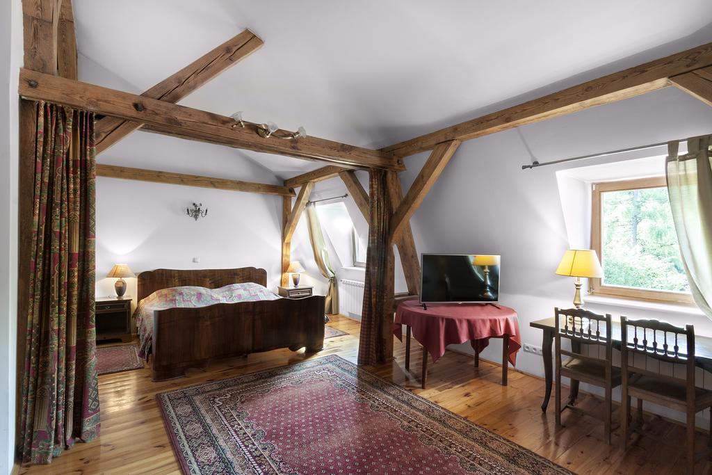 Palac Nieznanice Zabytek Goscinny Ze Spa Zimmer foto