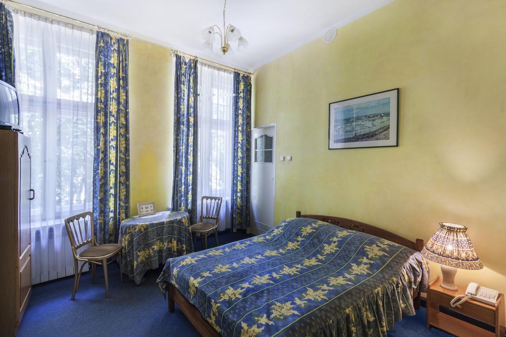 Palac Nieznanice Zabytek Goscinny Ze Spa Zimmer foto