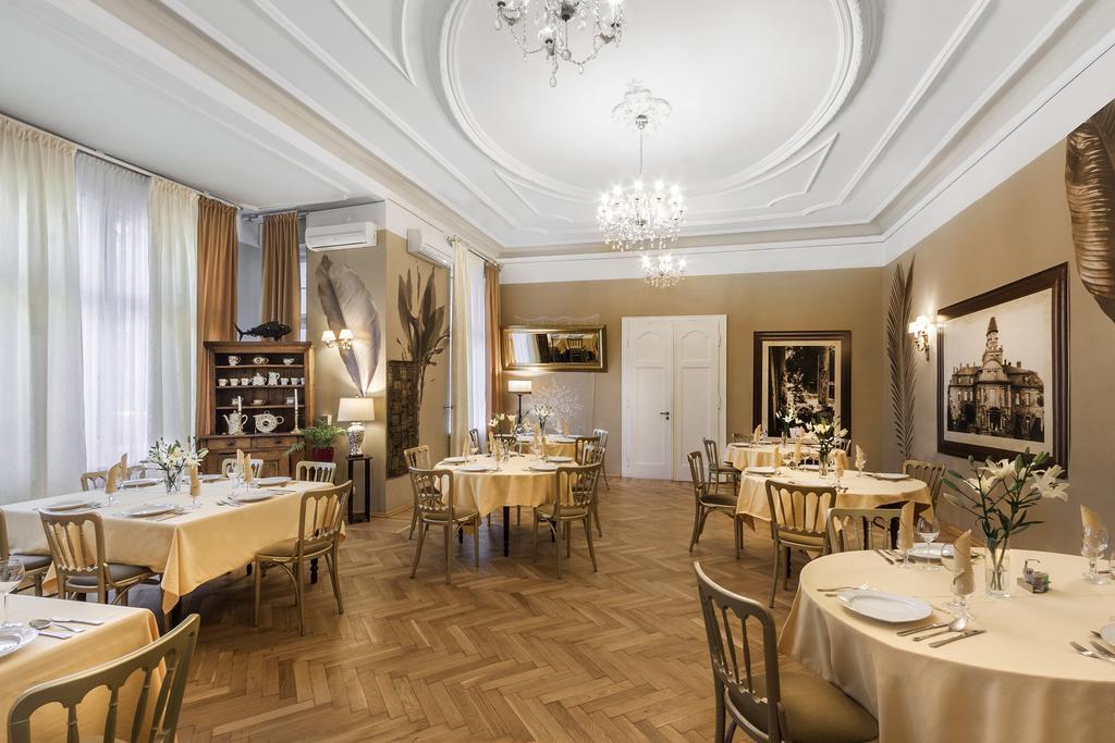 Palac Nieznanice Zabytek Goscinny Ze Spa Exterior foto