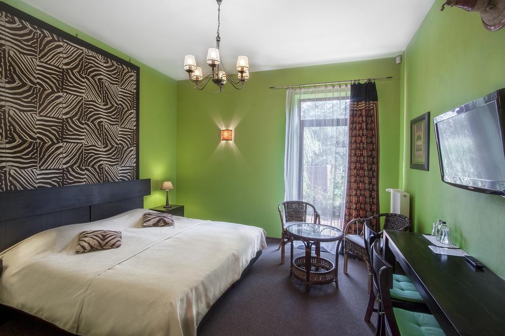 Palac Nieznanice Zabytek Goscinny Ze Spa Zimmer foto