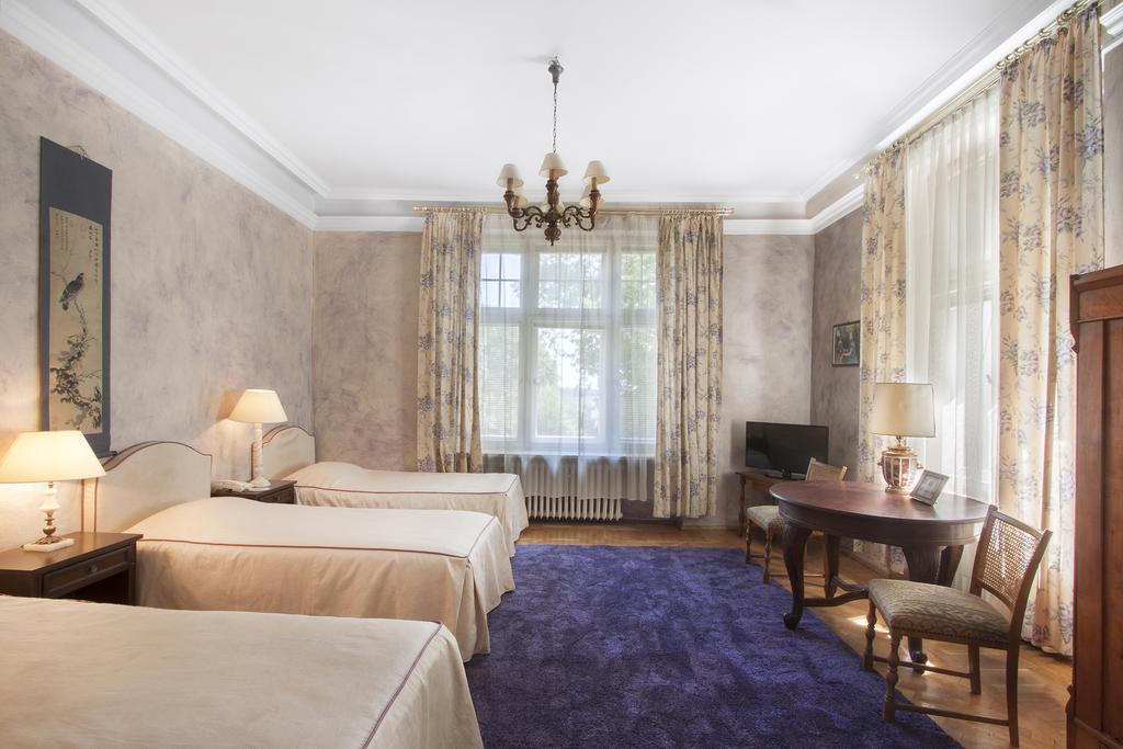 Palac Nieznanice Zabytek Goscinny Ze Spa Zimmer foto