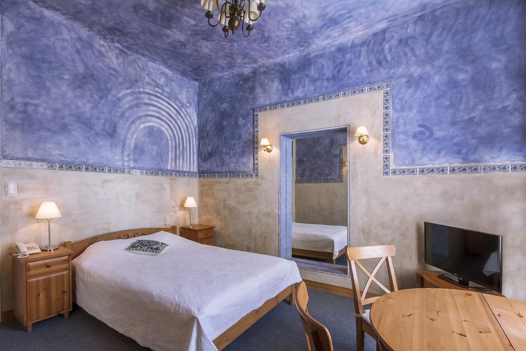 Palac Nieznanice Zabytek Goscinny Ze Spa Zimmer foto